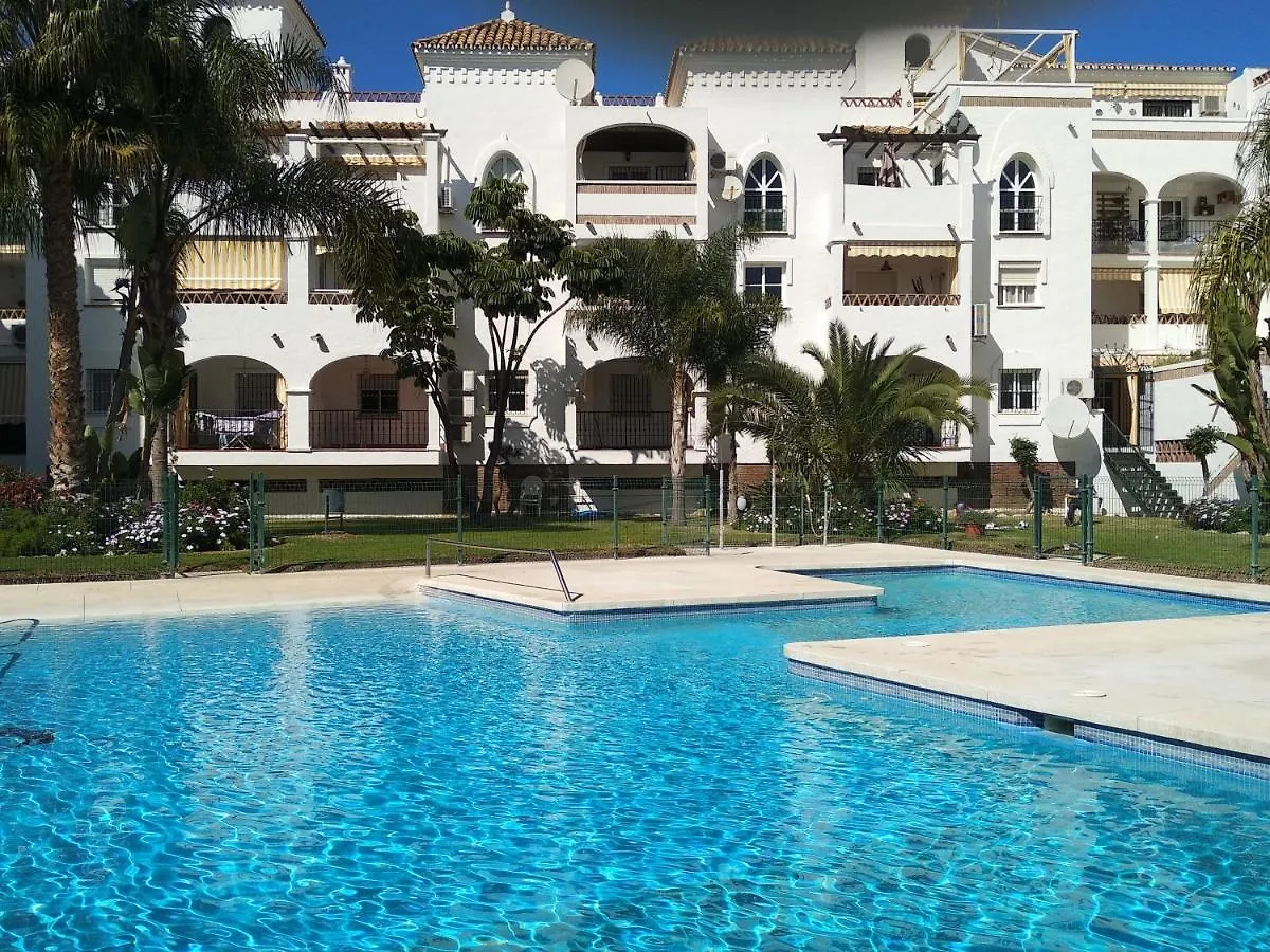 Apartamento con piscina y terraza junto a la playa Apartamento Benalmádena 0*,  España