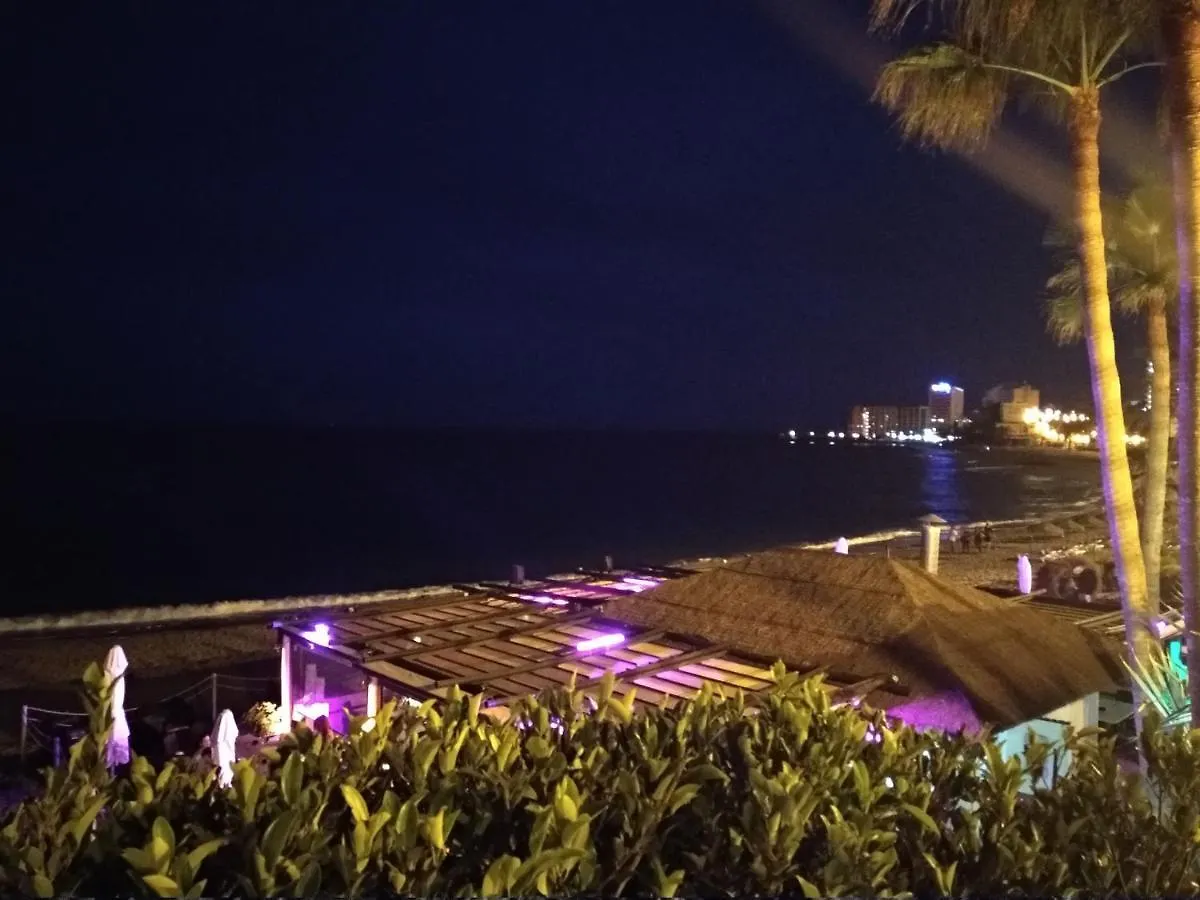 Apartamento con piscina y terraza junto a la playa Apartamento Benalmádena 0*,