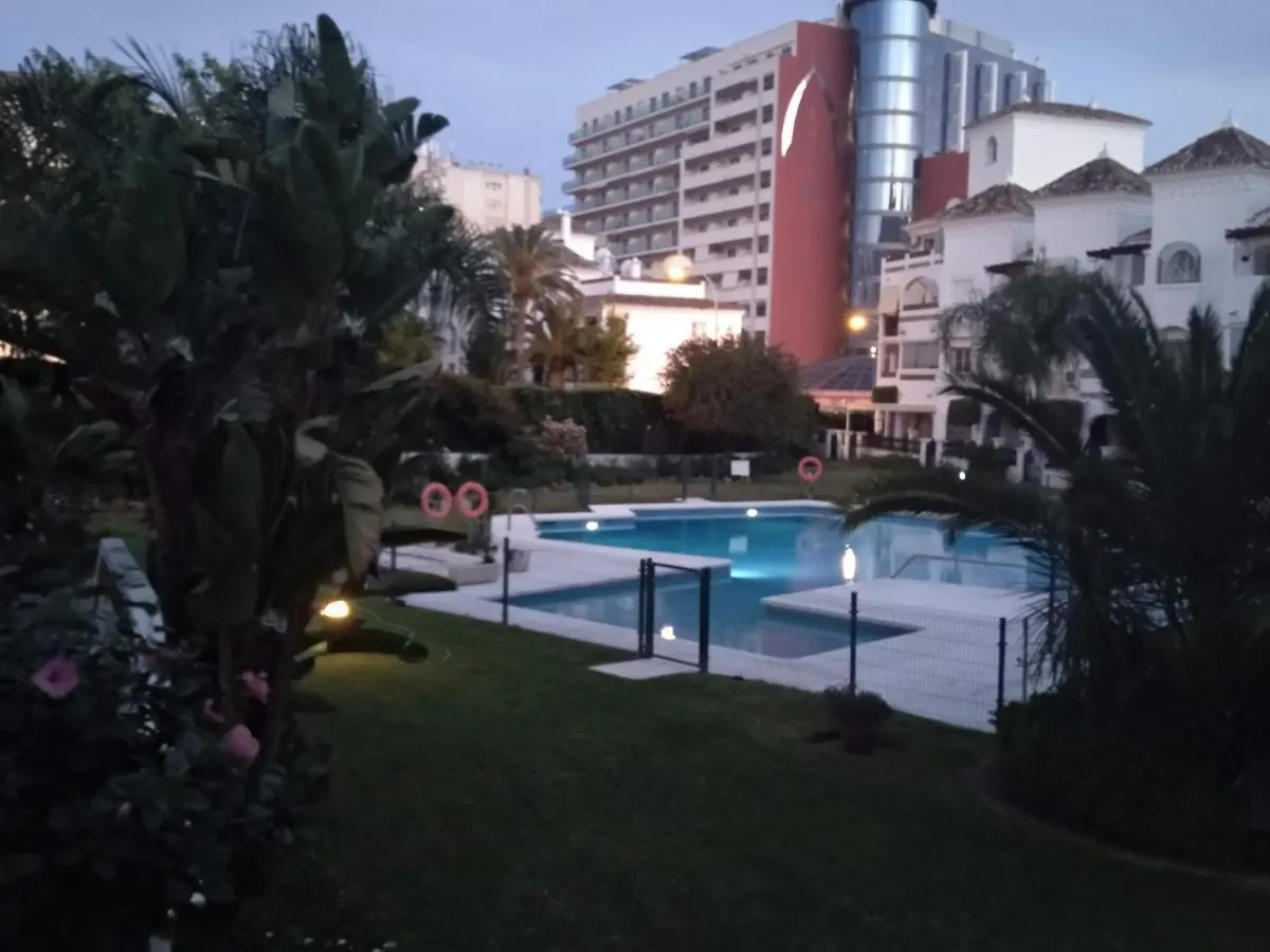 Apartamento con piscina y terraza junto a la playa Apartamento Benalmádena España